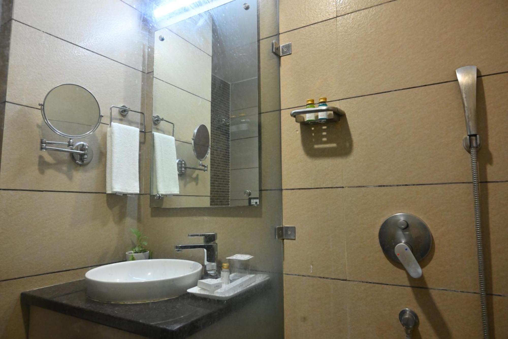 Abode By Aliste Hotels- 2 Minutes Walking To Golden Temple, Amritsar Exterior foto
